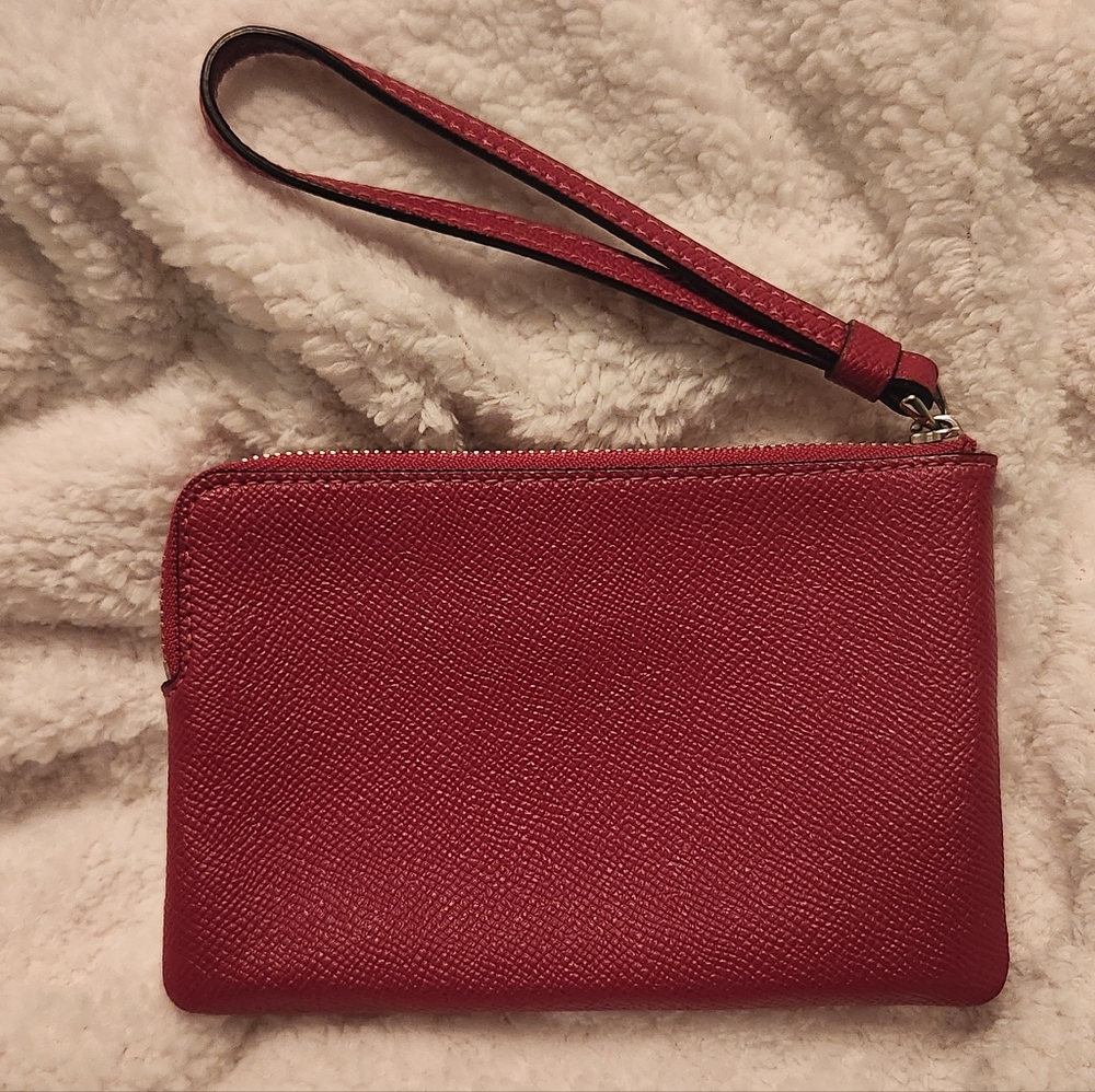Coach Corner Zip Wristlet EUC - Picture 2 of 11